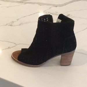 Tom’s Majorca suede black peep toe size 8- worn once